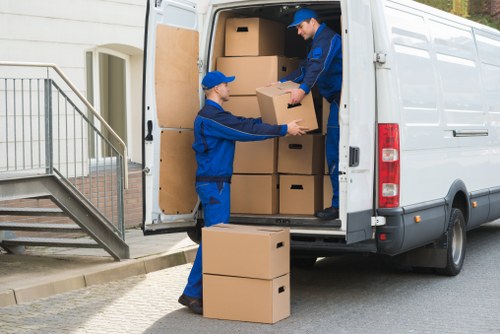 Organised moving day support for a Woodsidepark relocation