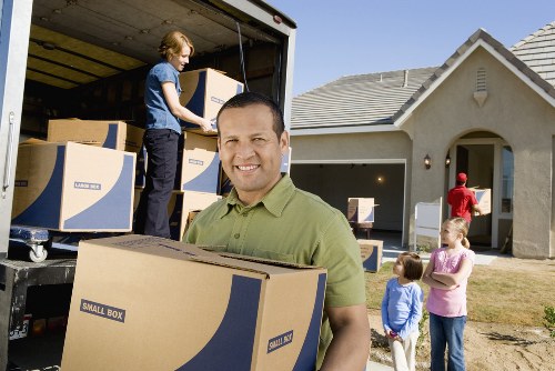 Packing household furniture safely for storage in Woodsidepark